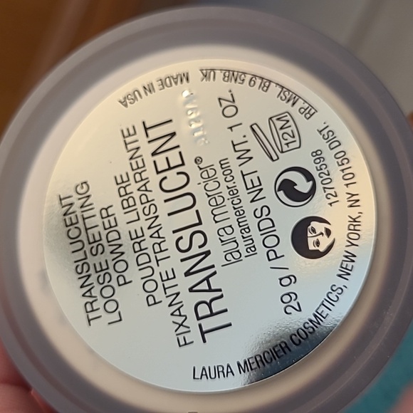 Laura Mercier Translucent Loose Setting Powder - Picture 4 of 4
